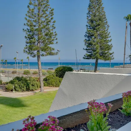 Seafront 2bd Duplex With Stunning Sea Views & Pool *