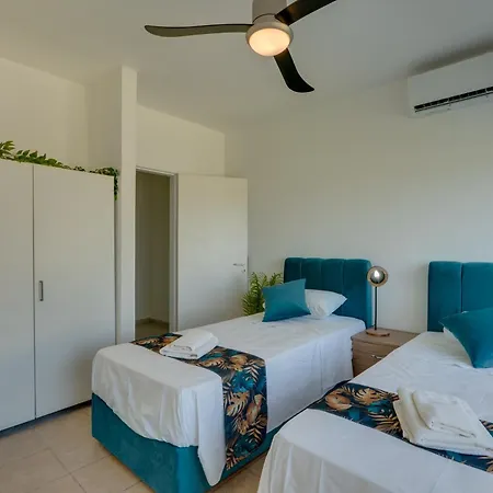 דירה Seafront 2bd Duplex With Stunning Sea Views & Pool *