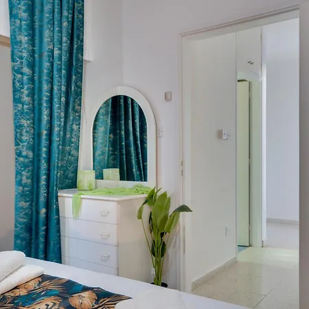 Seafront 2bd Duplex With Stunning Sea Views & Pool * בורוקליני