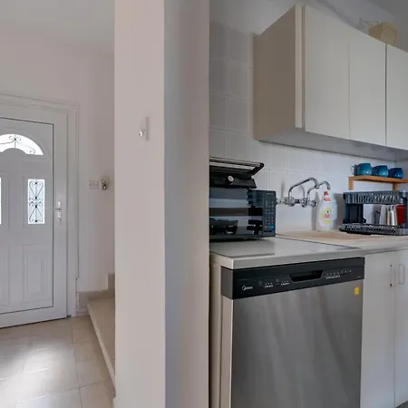 Seafront 2bd Duplex With Stunning Sea Views & Pool Apartment *