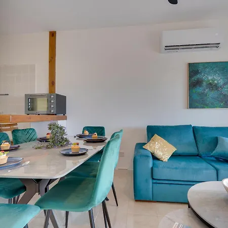 Apartment Seafront 2bd Duplex With Stunning Sea Views & Pool *