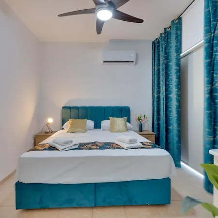 Seafront 2bd Duplex With Stunning Sea Views & Pool * בורוקליני