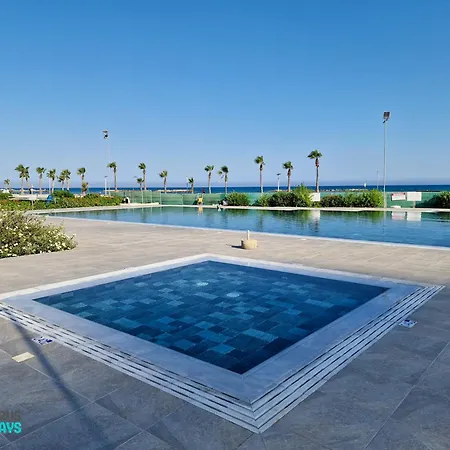 Seafront 2bd Duplex With Stunning Sea Views & Pool